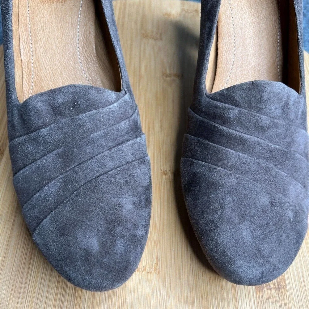 Clarks Heels Womens 8.5 Delsie Joy Suede Platform Pumps Gray Suede Leather EUC